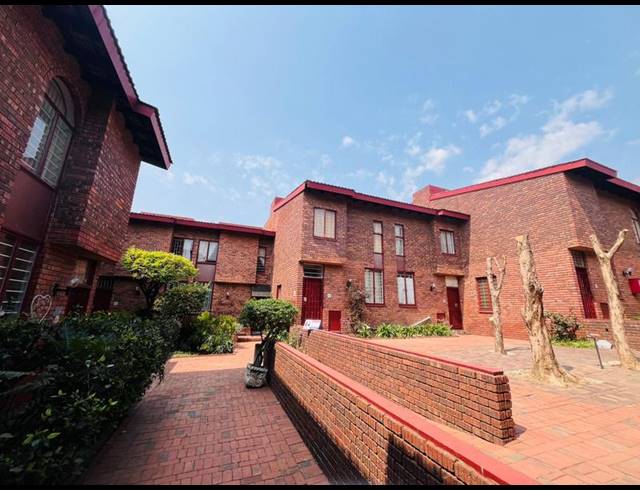 2 BEDROOM TOWNHOUSE FOR SALE IN THE HILL